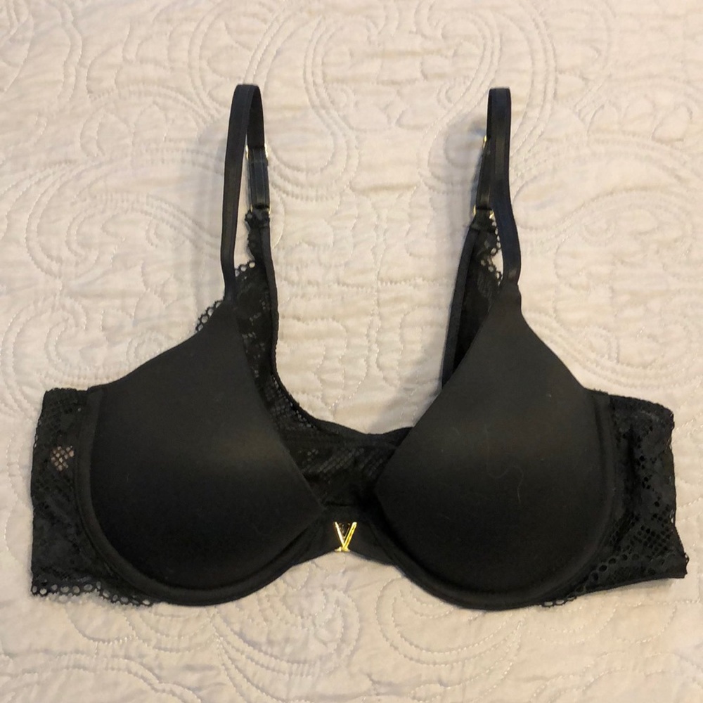 Victoria’s Secret V front close 36B bra black